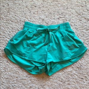 Lulu Hotty hot shorts size 2